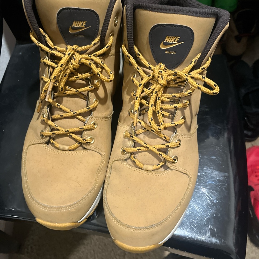 Nike Tan Manoa hiking boots